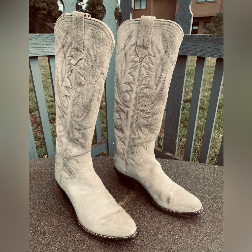 Lightly used Paul Bond handcrafted cowboy boots.